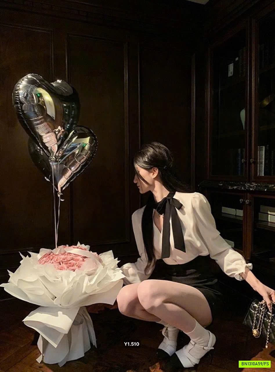 SƠ MI DÀI TAY CỔ V THẮT NƠ WGWE7428