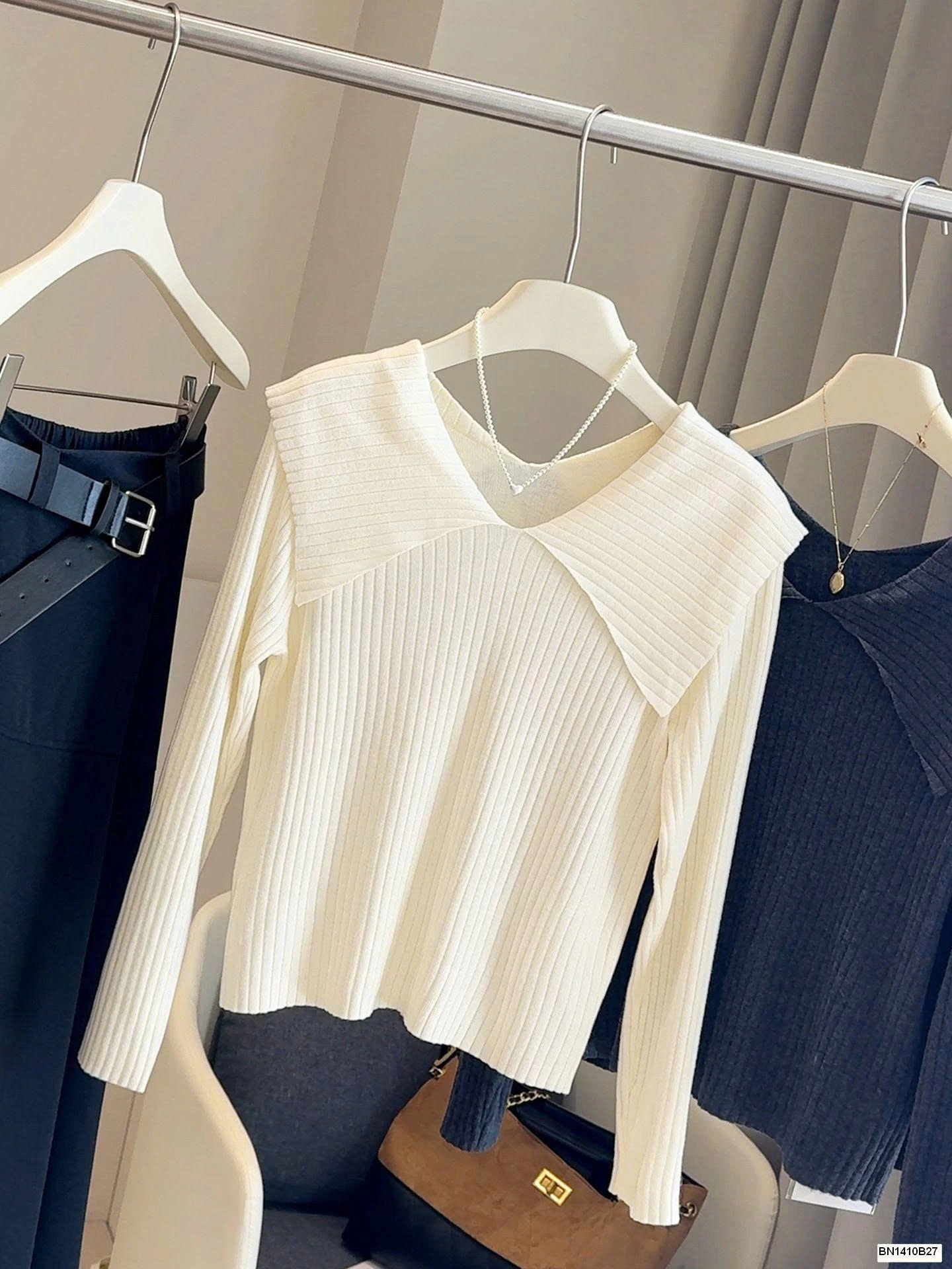 ÁO LEN GÂN CỔ BẺ