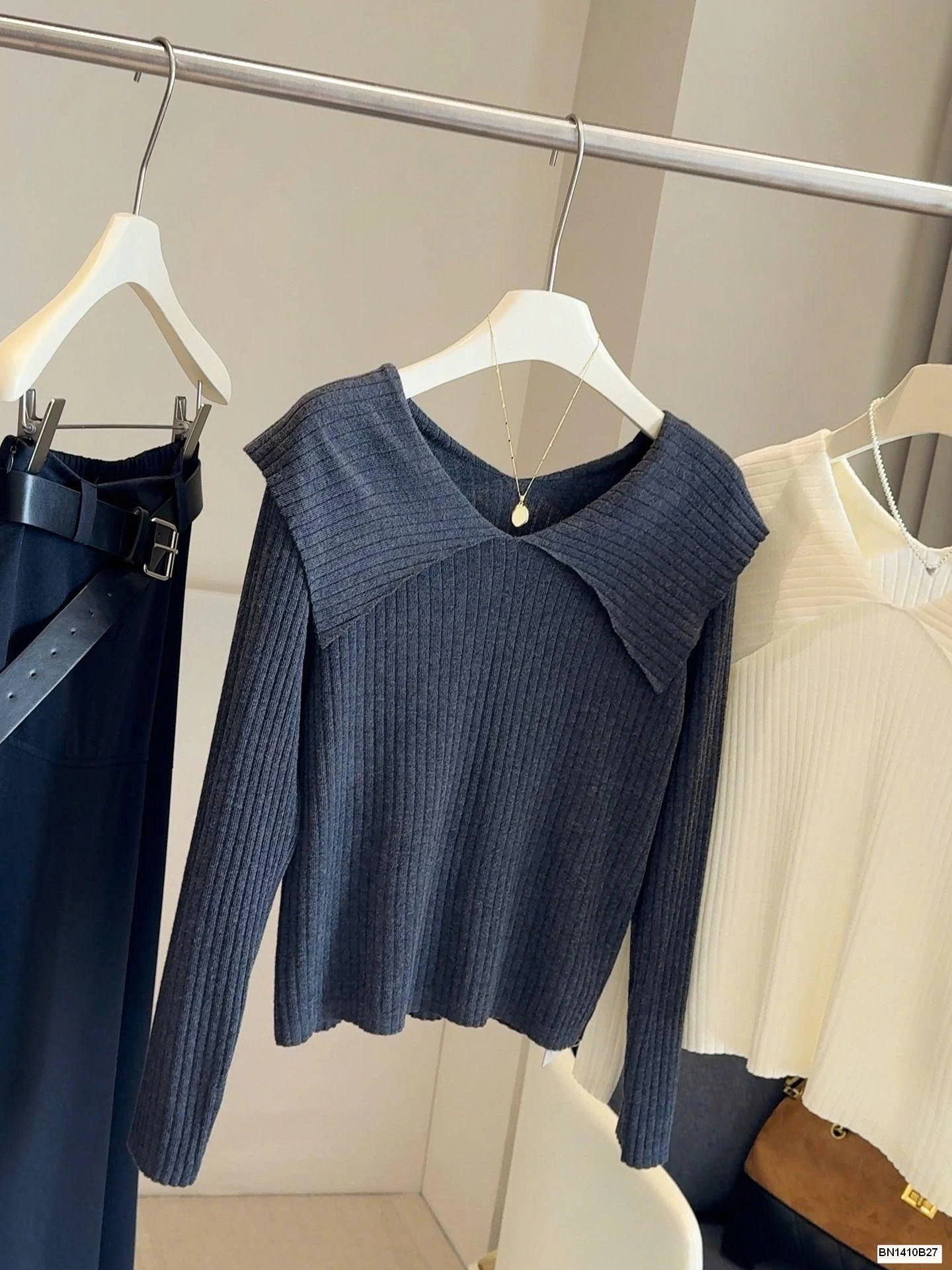 ÁO LEN GÂN CỔ BẺ