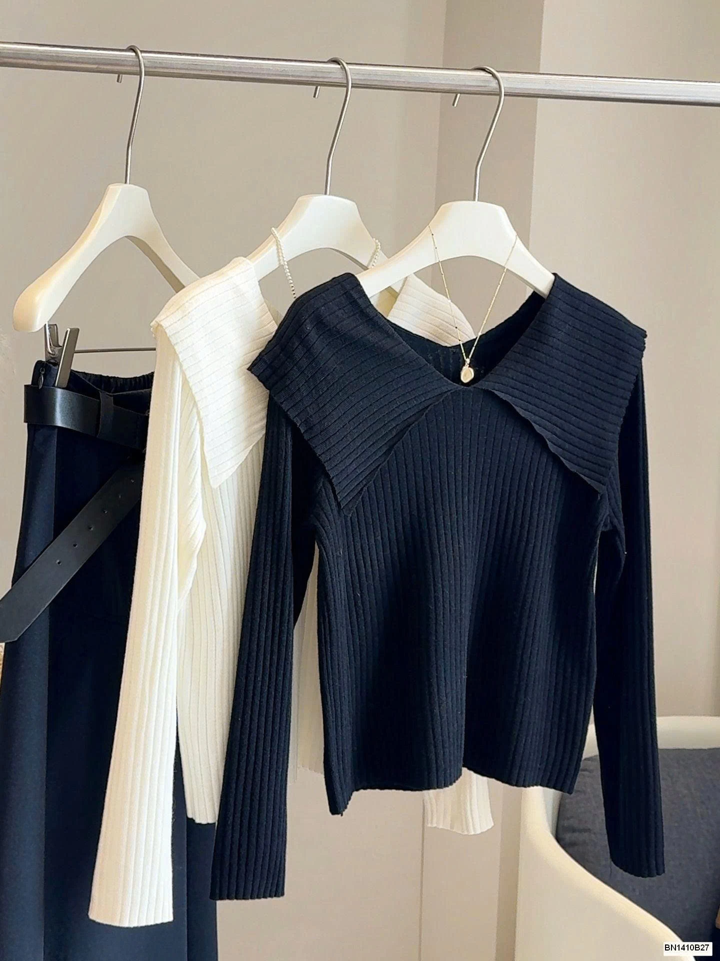 ÁO LEN GÂN CỔ BẺ