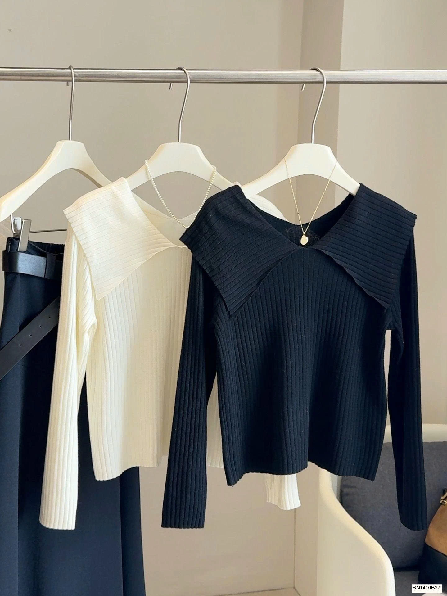 ÁO LEN GÂN CỔ BẺ