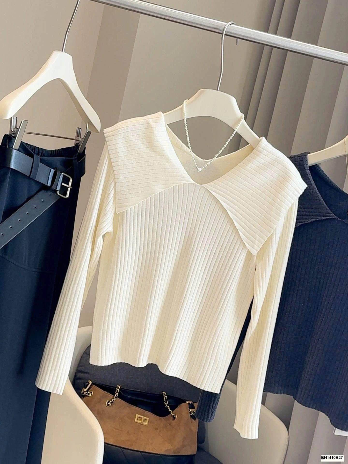 ÁO LEN GÂN CỔ BẺ