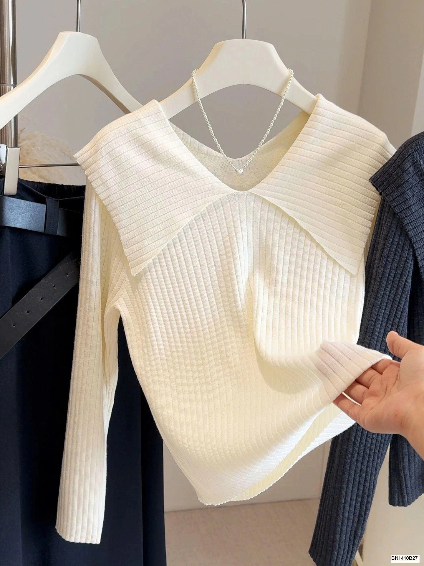 ÁO LEN GÂN CỔ BẺ