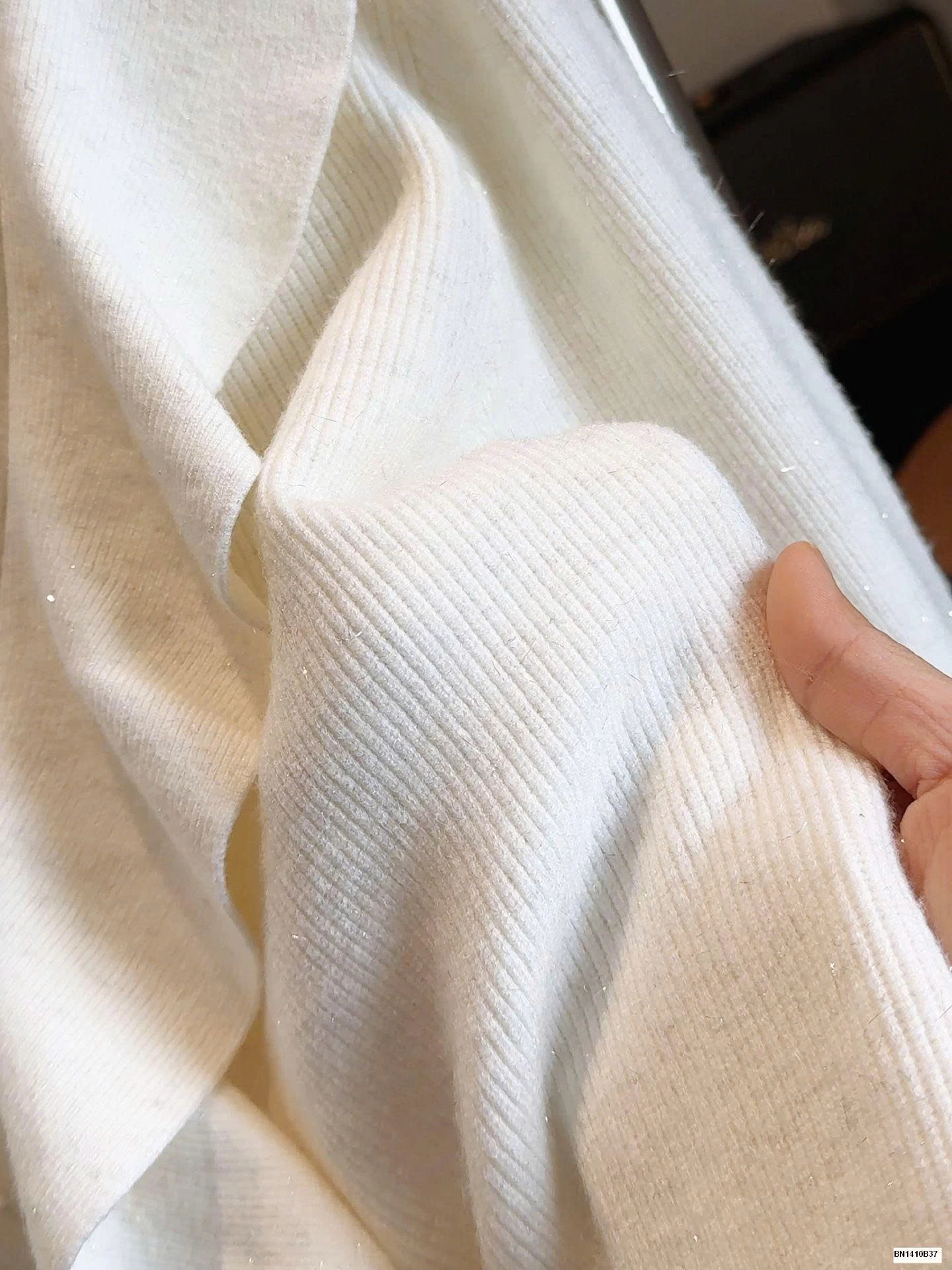 ÁO LEN DỆT KIM CỔ CHỮ V