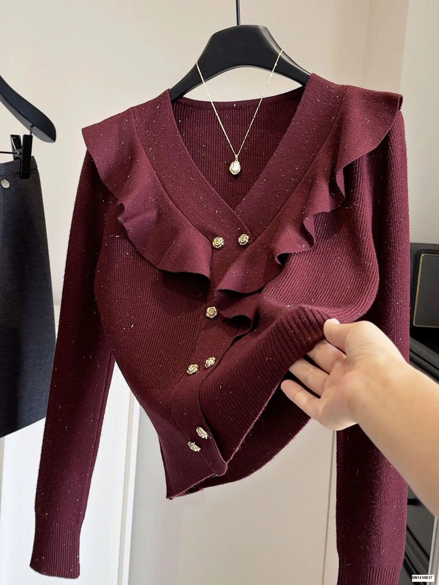 ÁO LEN DỆT KIM CỔ CHỮ V