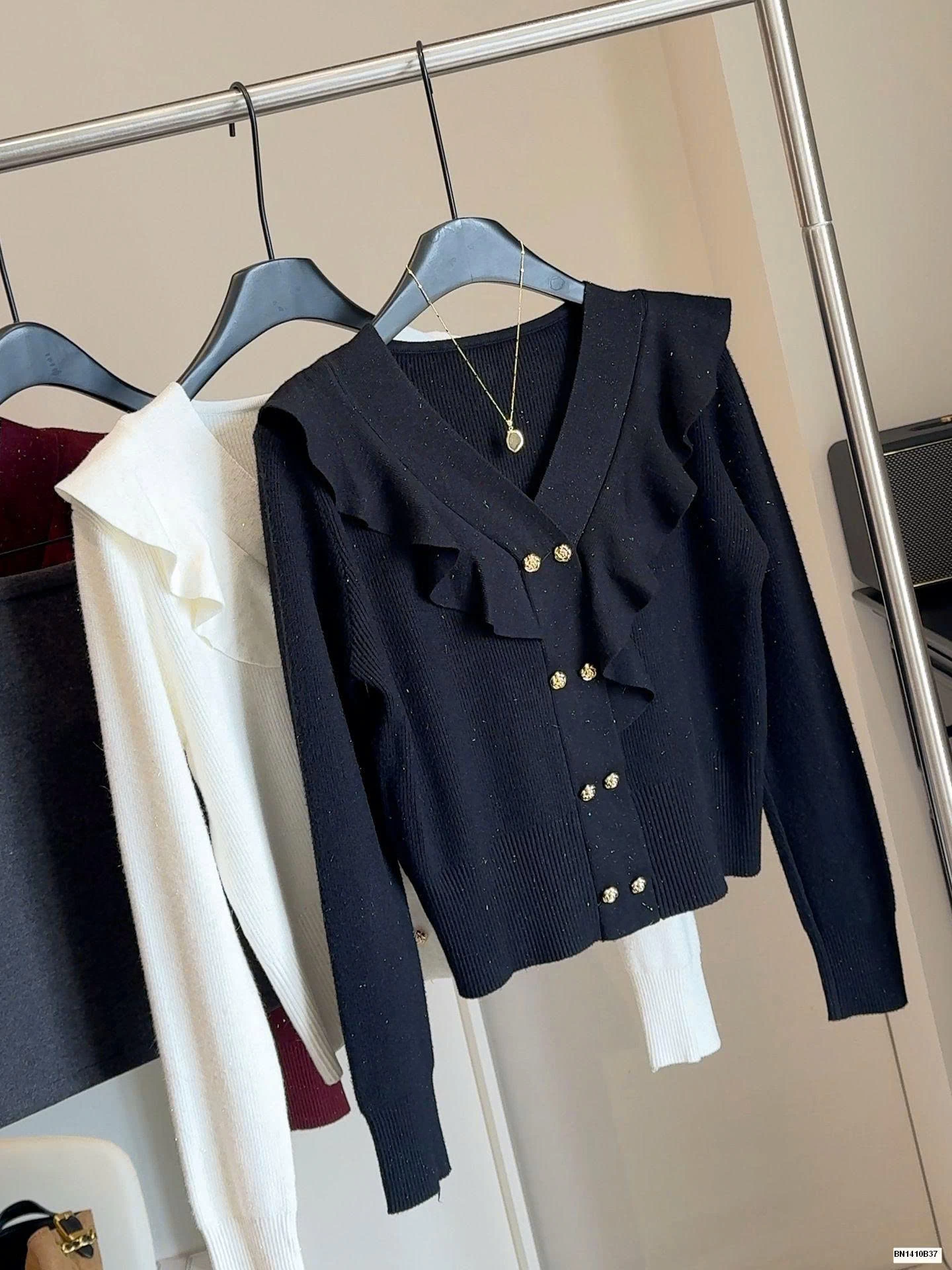 ÁO LEN DỆT KIM CỔ CHỮ V