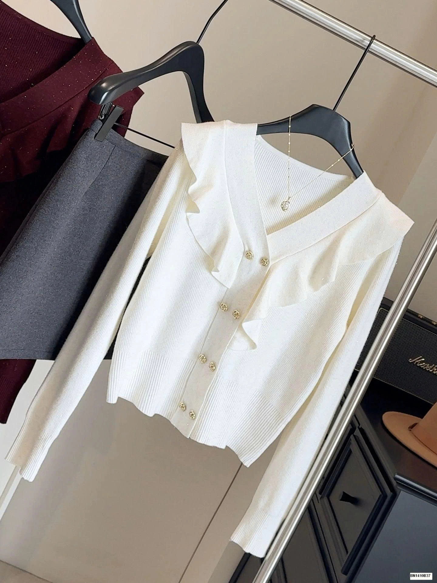 ÁO LEN DỆT KIM CỔ CHỮ V