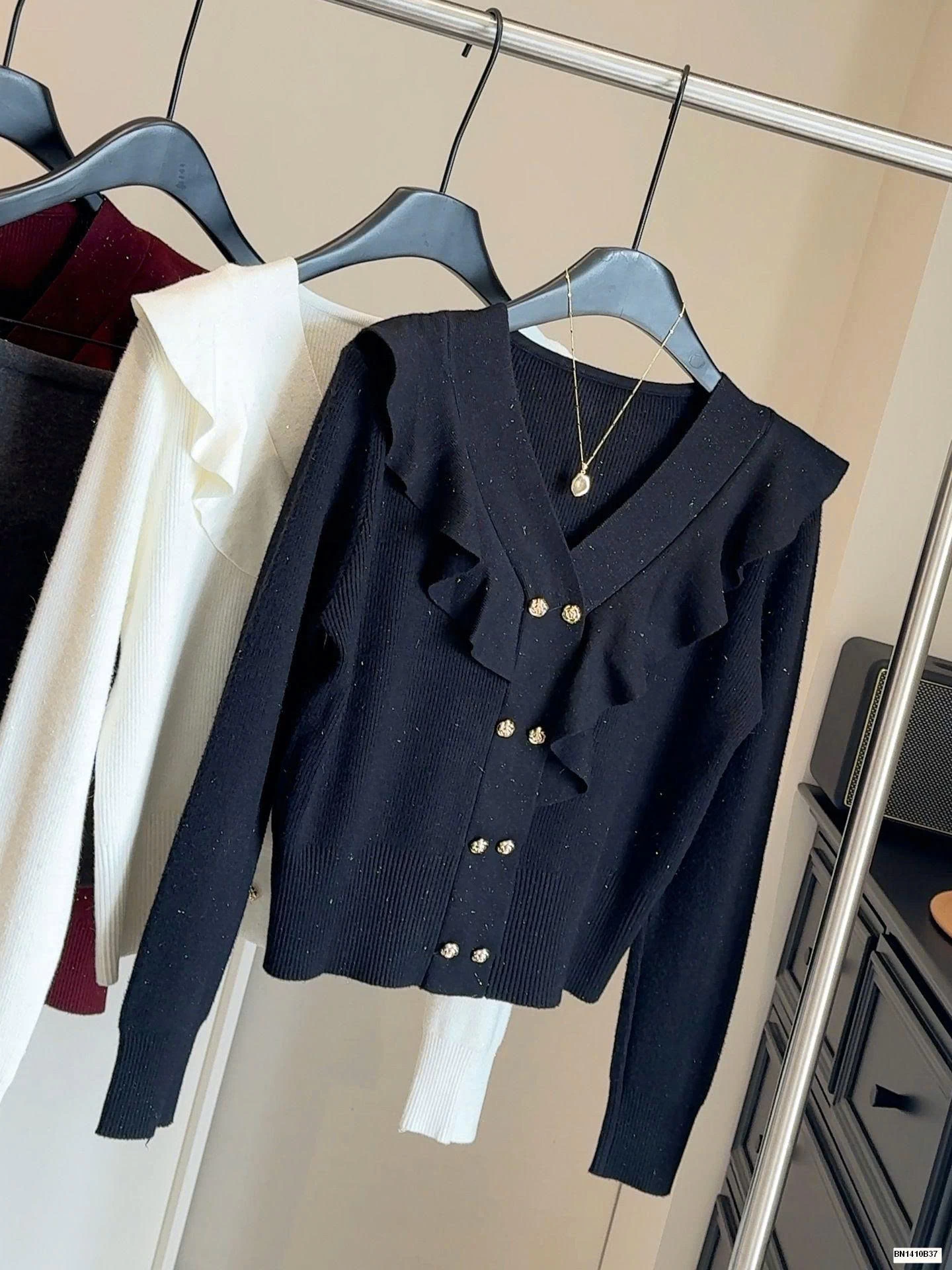 ÁO LEN DỆT KIM CỔ CHỮ V