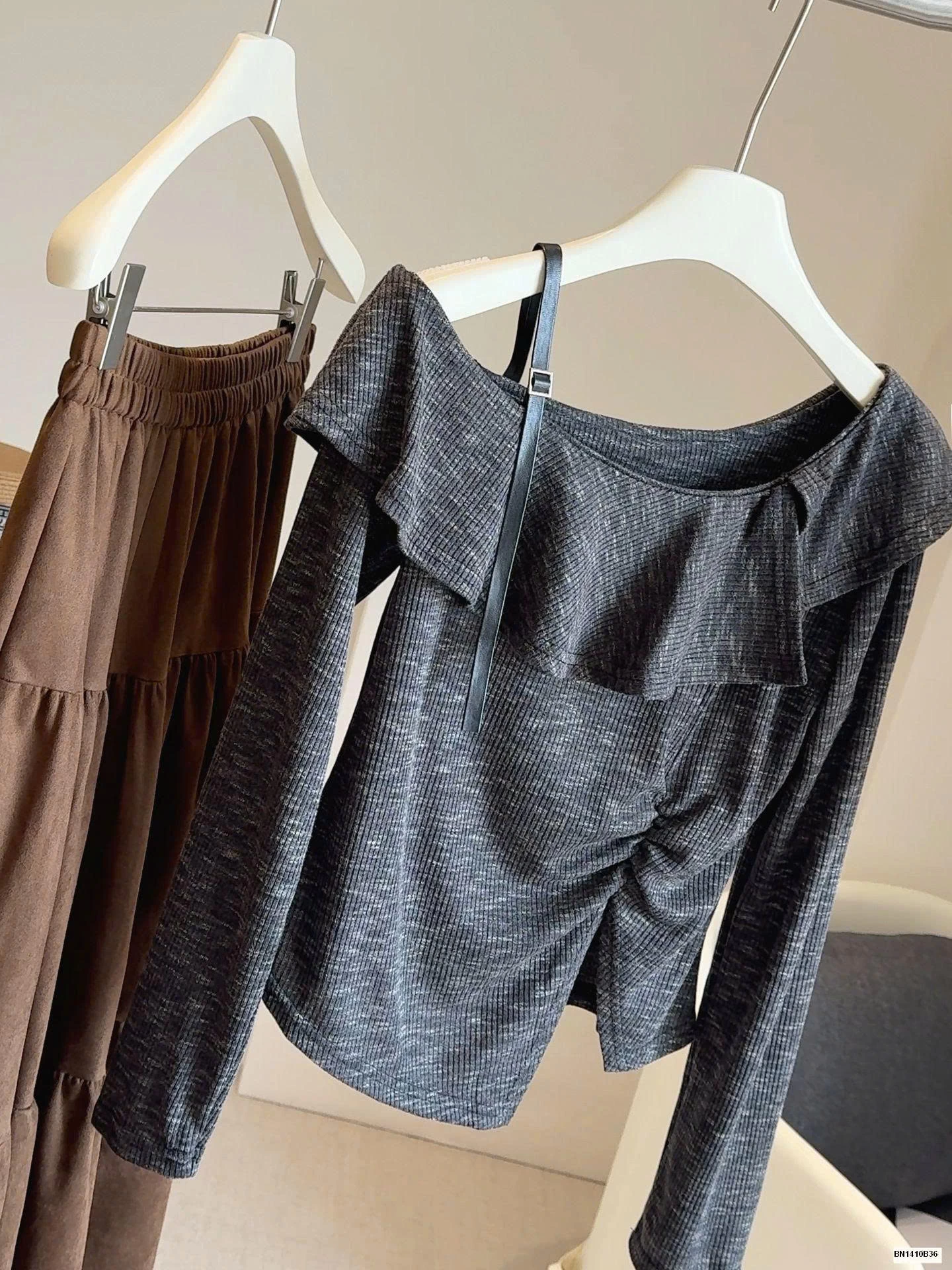 ÁO THUN BÈO CỔ LỆCH ANNA