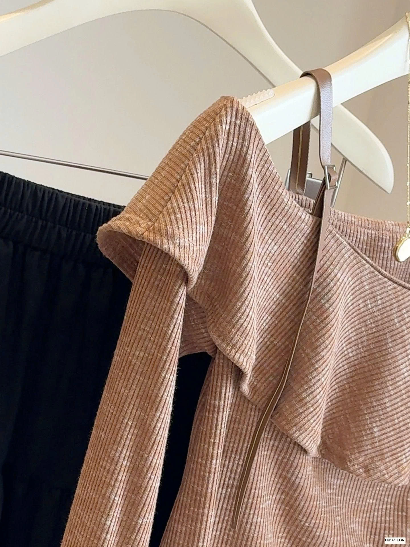 ÁO THUN BÈO CỔ LỆCH ANNA