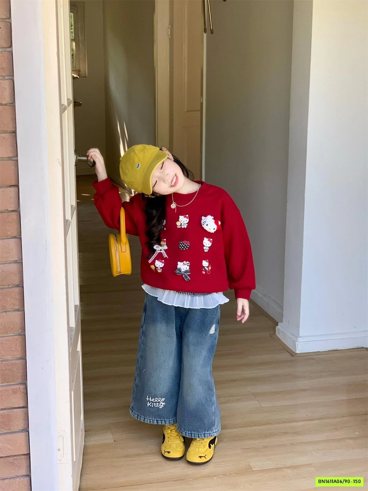 JEANS SUÔNG MIX ÁO NỈ ĐỎ KITTY