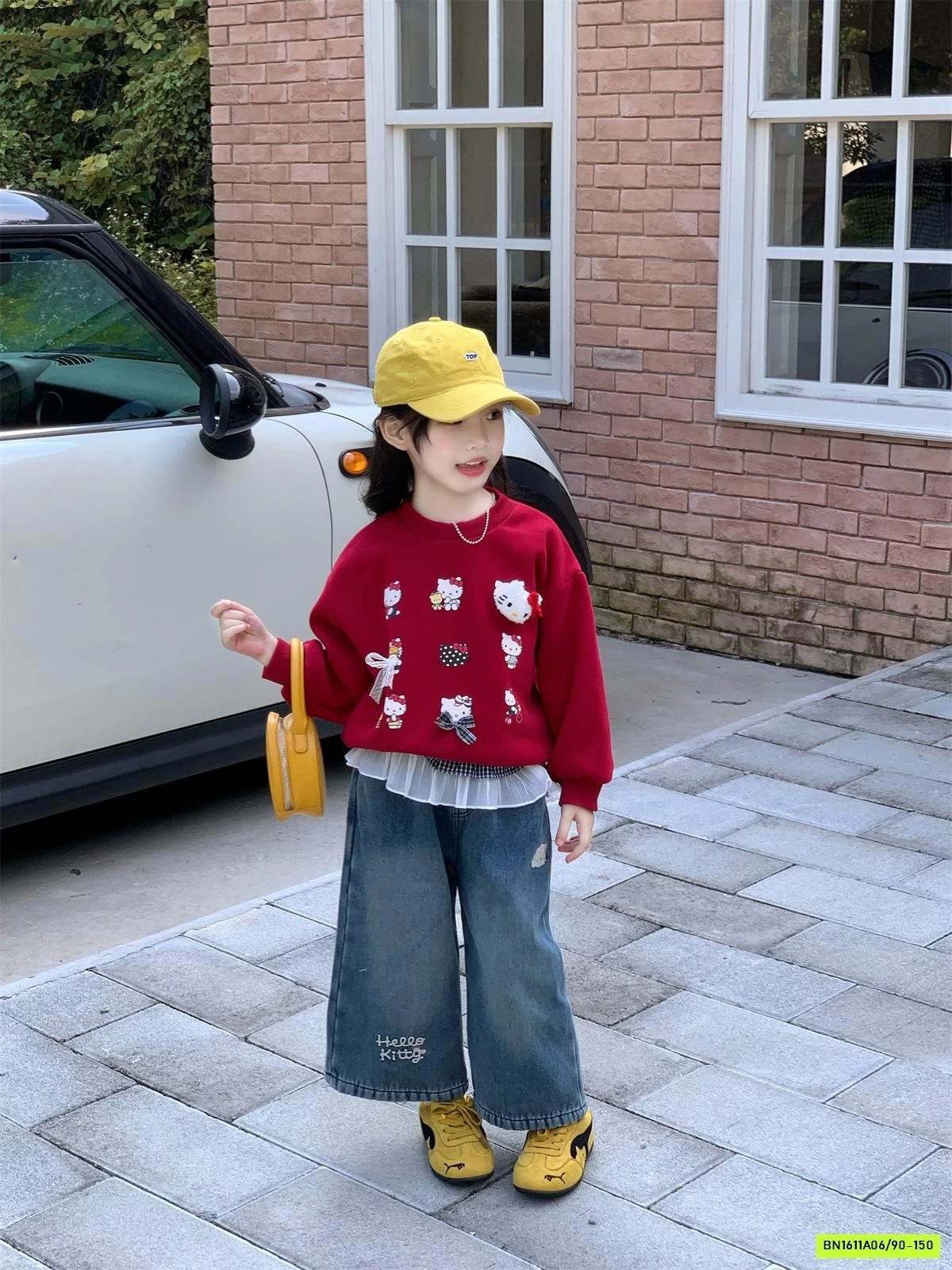 JEANS SUÔNG MIX ÁO NỈ ĐỎ KITTY