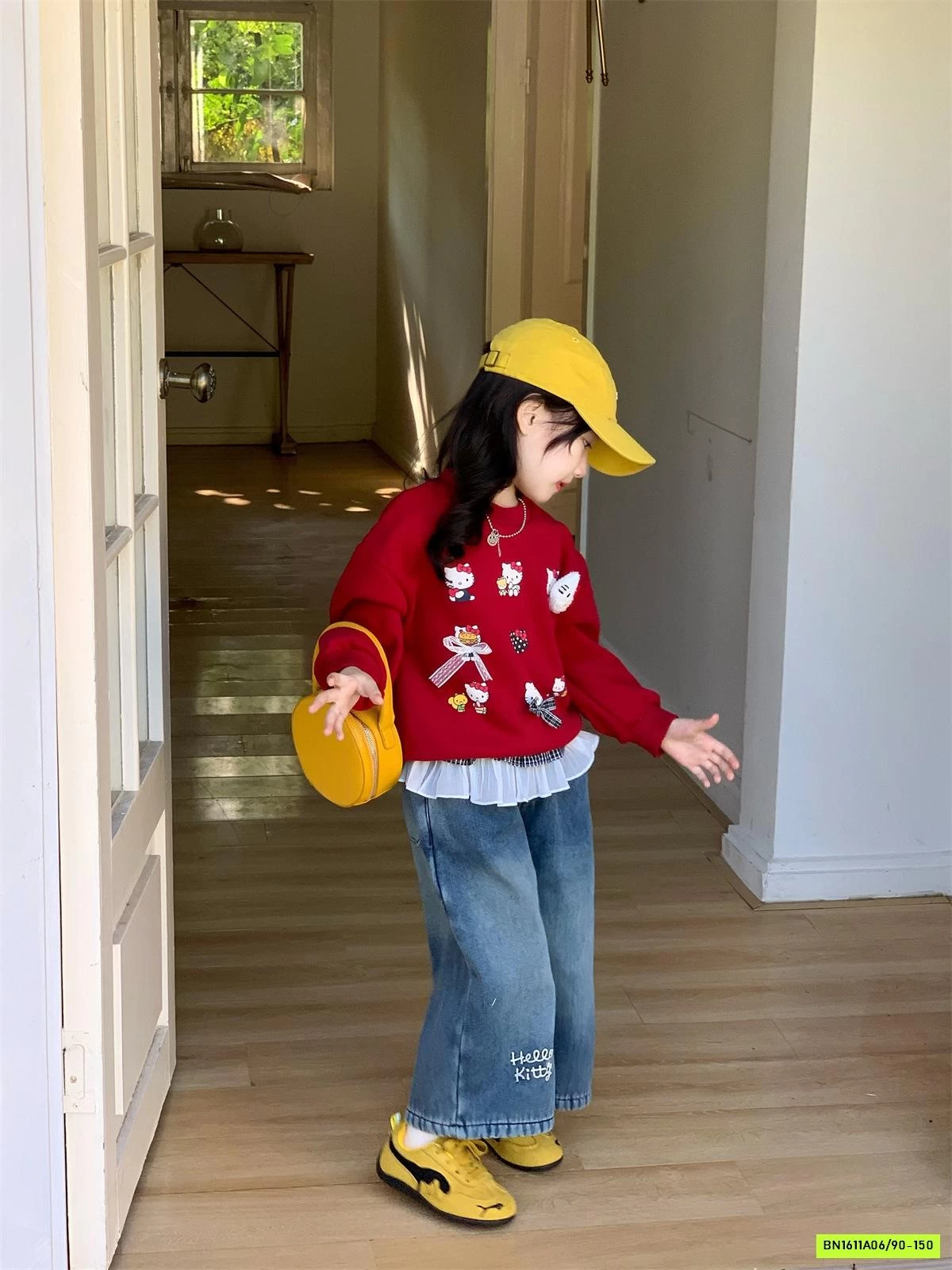 JEANS SUÔNG MIX ÁO NỈ ĐỎ KITTY