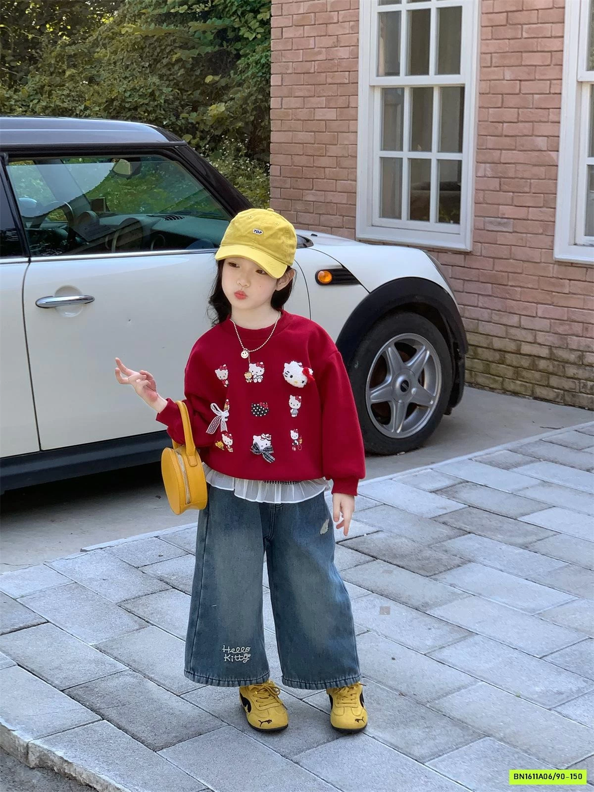 JEANS SUÔNG MIX ÁO NỈ ĐỎ KITTY
