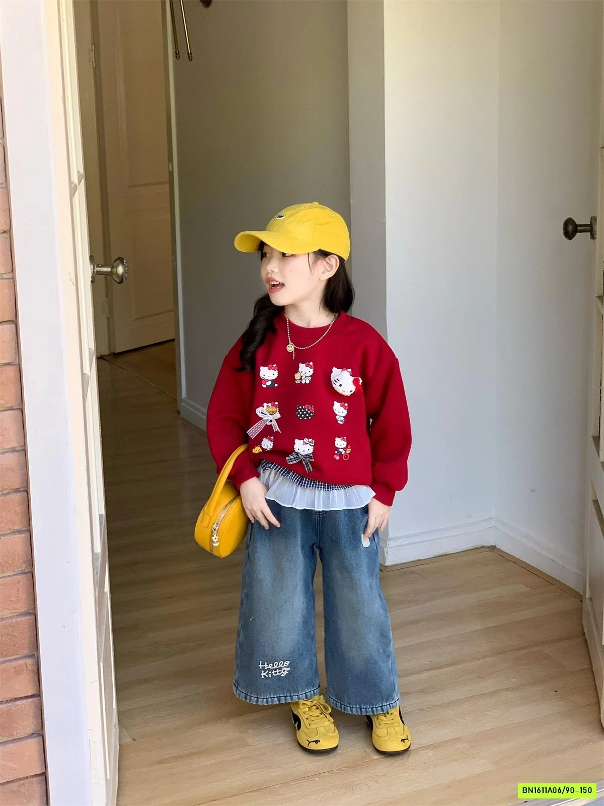 JEANS SUÔNG MIX ÁO NỈ ĐỎ KITTY