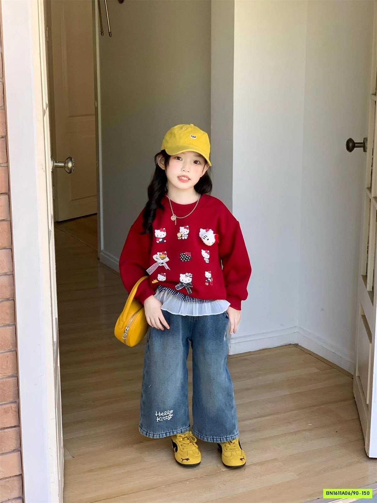 JEANS SUÔNG MIX ÁO NỈ ĐỎ KITTY