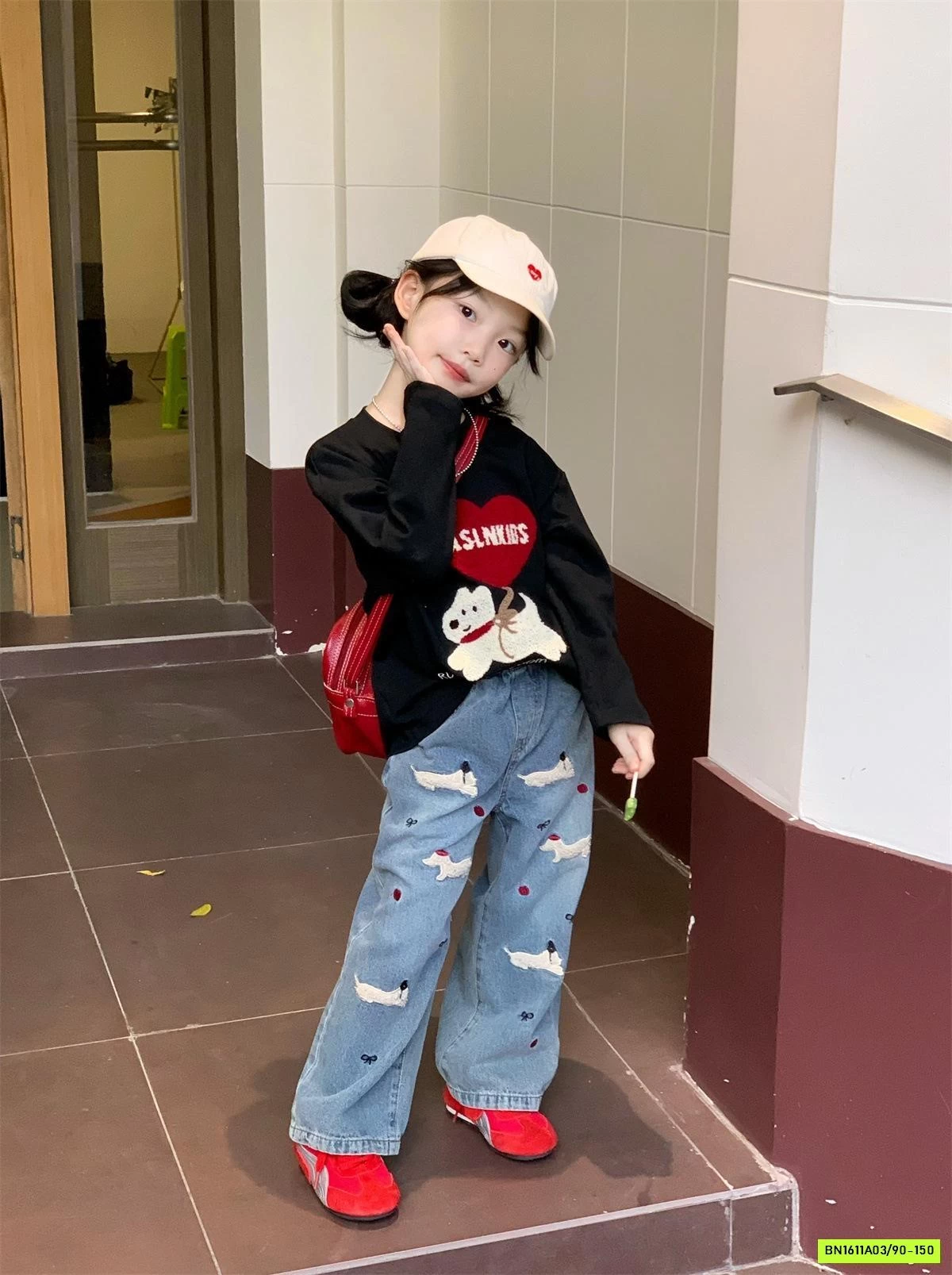 ÁO THUN ĐEN MIX JEANS SUÔNG THÊU CÚN