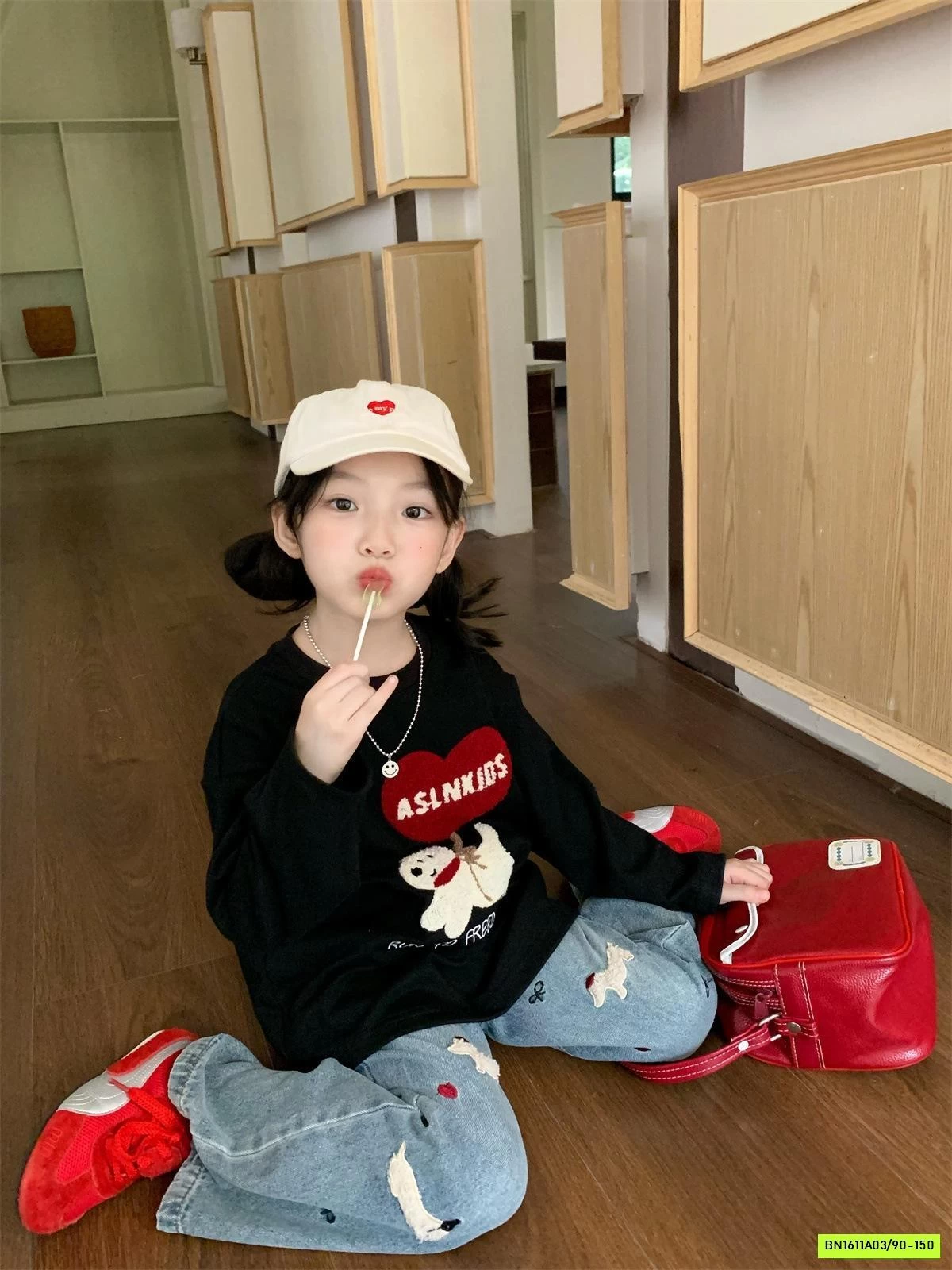 ÁO THUN ĐEN MIX JEANS SUÔNG THÊU CÚN