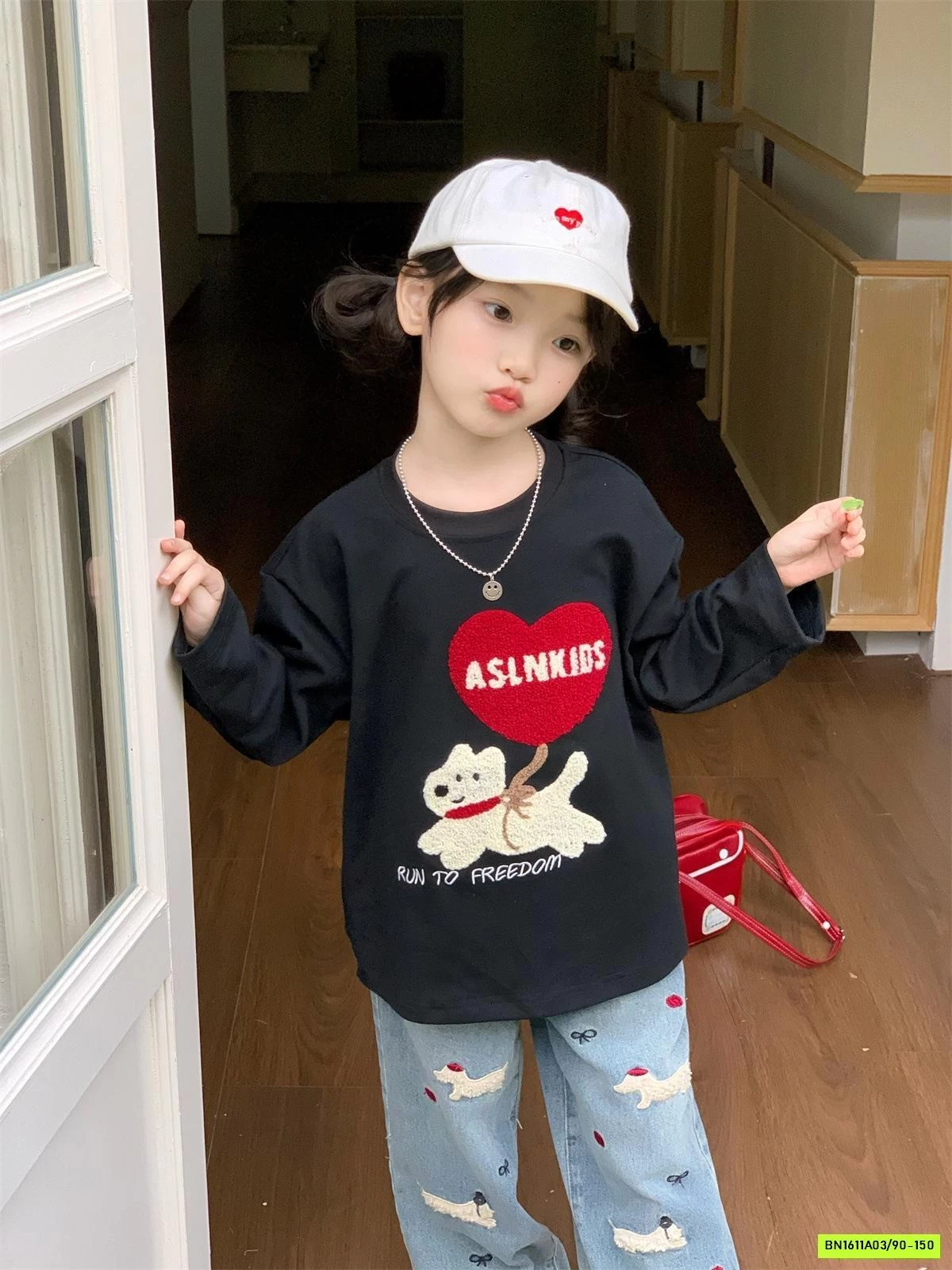 ÁO THUN ĐEN MIX JEANS SUÔNG THÊU CÚN