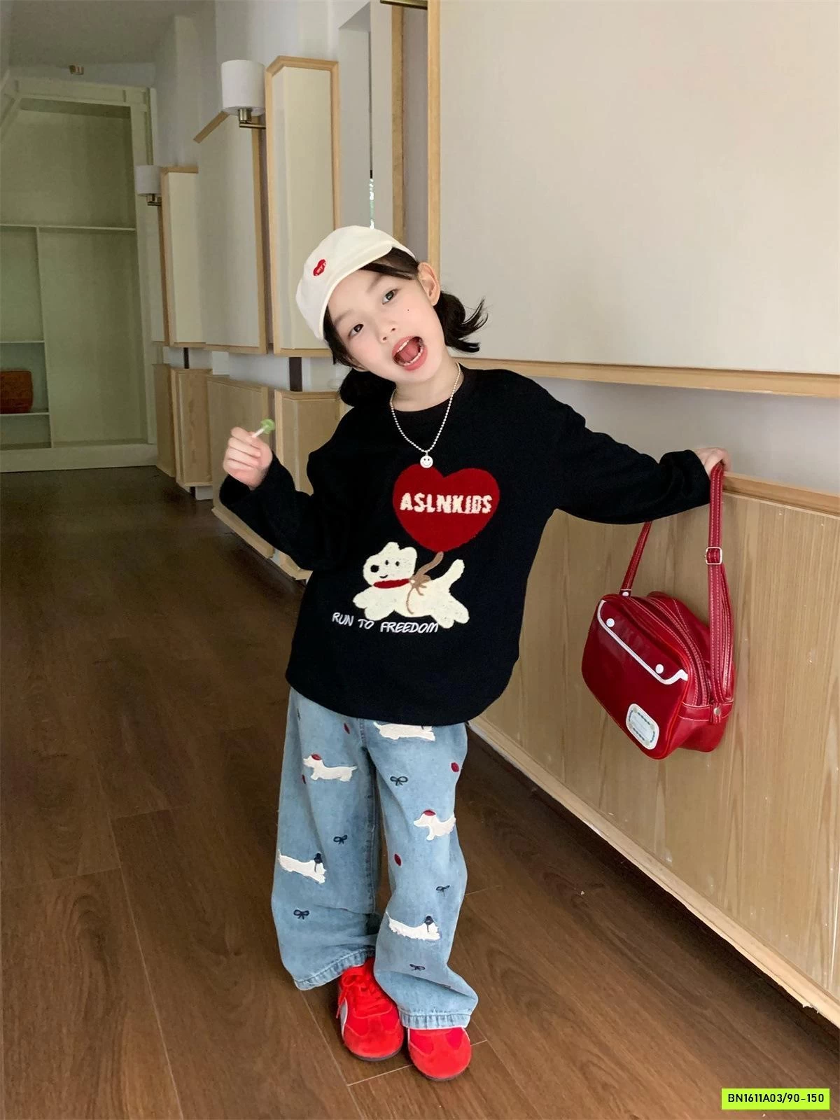 ÁO THUN ĐEN MIX JEANS SUÔNG THÊU CÚN