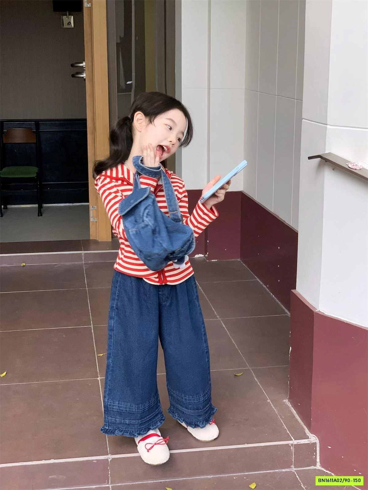 KHOÁC LEN KẺ LIỀN MŨ MIX JEANS SUÔNG