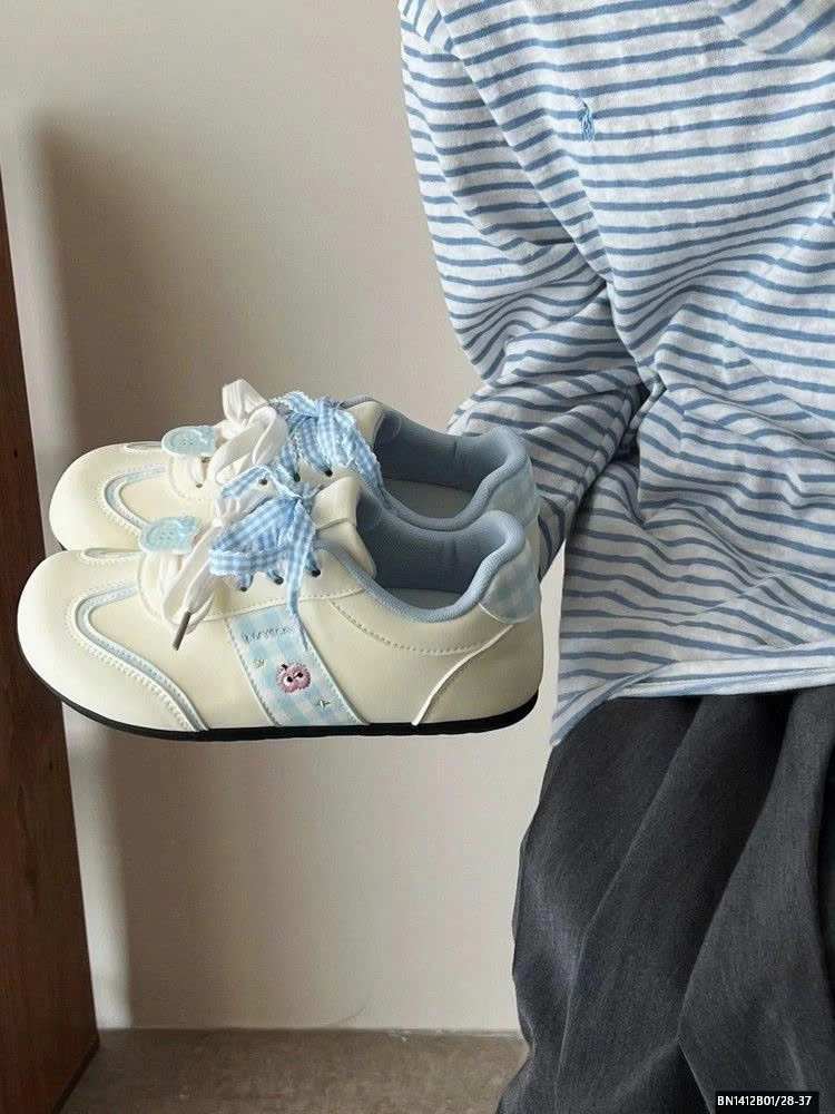 GIÀY THỂ THAO DÂY CARO DỄ THƯƠNG BÉ GÁI