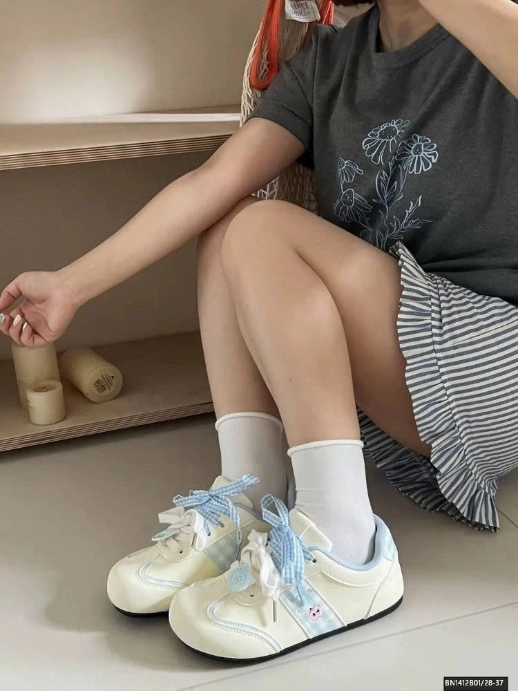 GIÀY THỂ THAO DÂY CARO DỄ THƯƠNG BÉ GÁI