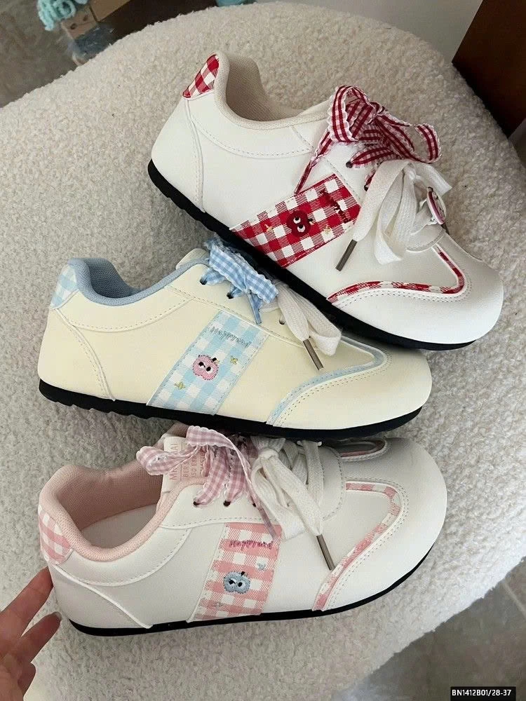 GIÀY THỂ THAO DÂY CARO DỄ THƯƠNG BÉ GÁI