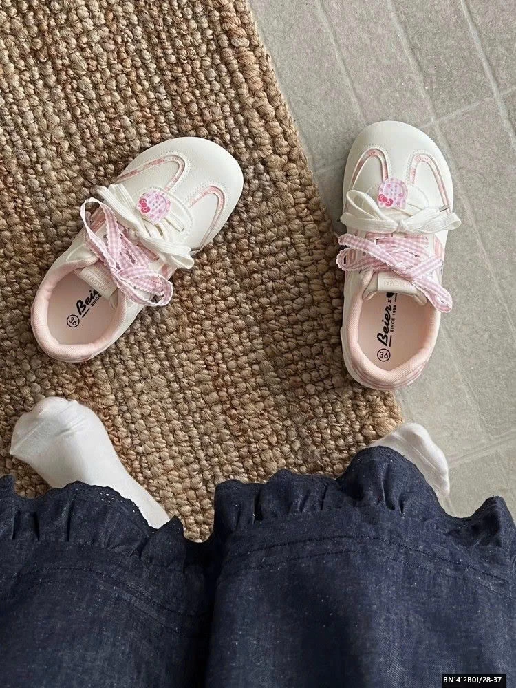 GIÀY THỂ THAO DÂY CARO DỄ THƯƠNG BÉ GÁI