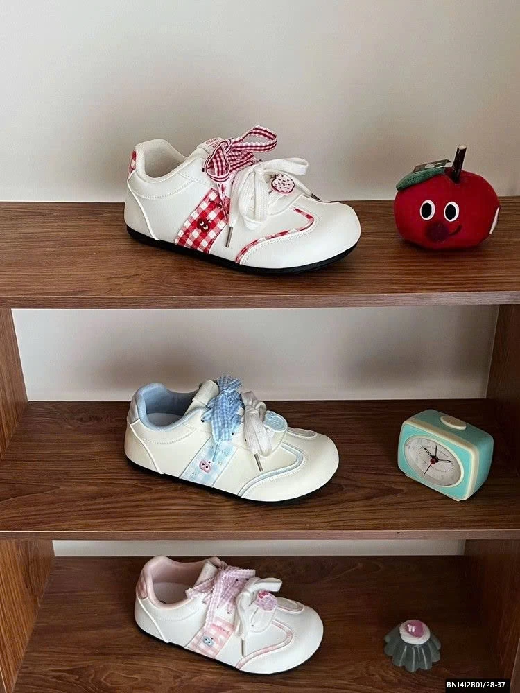 GIÀY THỂ THAO DÂY CARO DỄ THƯƠNG BÉ GÁI