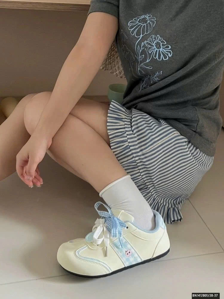 GIÀY THỂ THAO DÂY CARO DỄ THƯƠNG BÉ GÁI