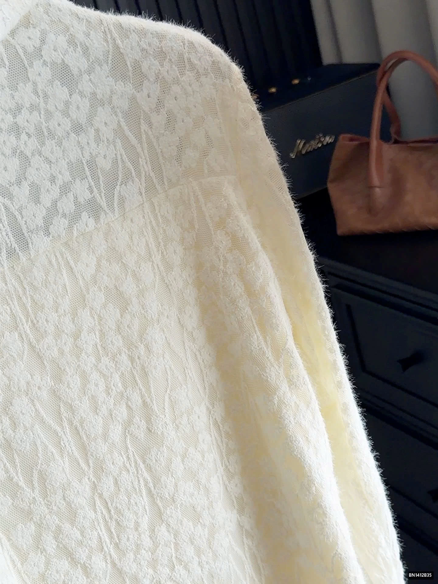 ÁO REN CAO CỔ LÓT NHUNG