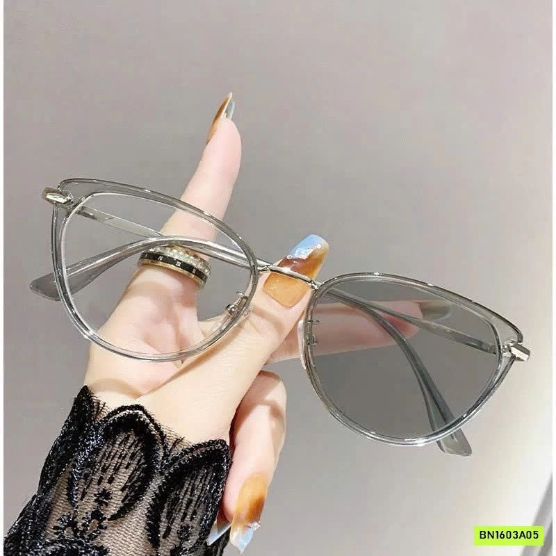 KÍNH THỜI TRANG ĐỔI MÀU KHI RA NẮNG