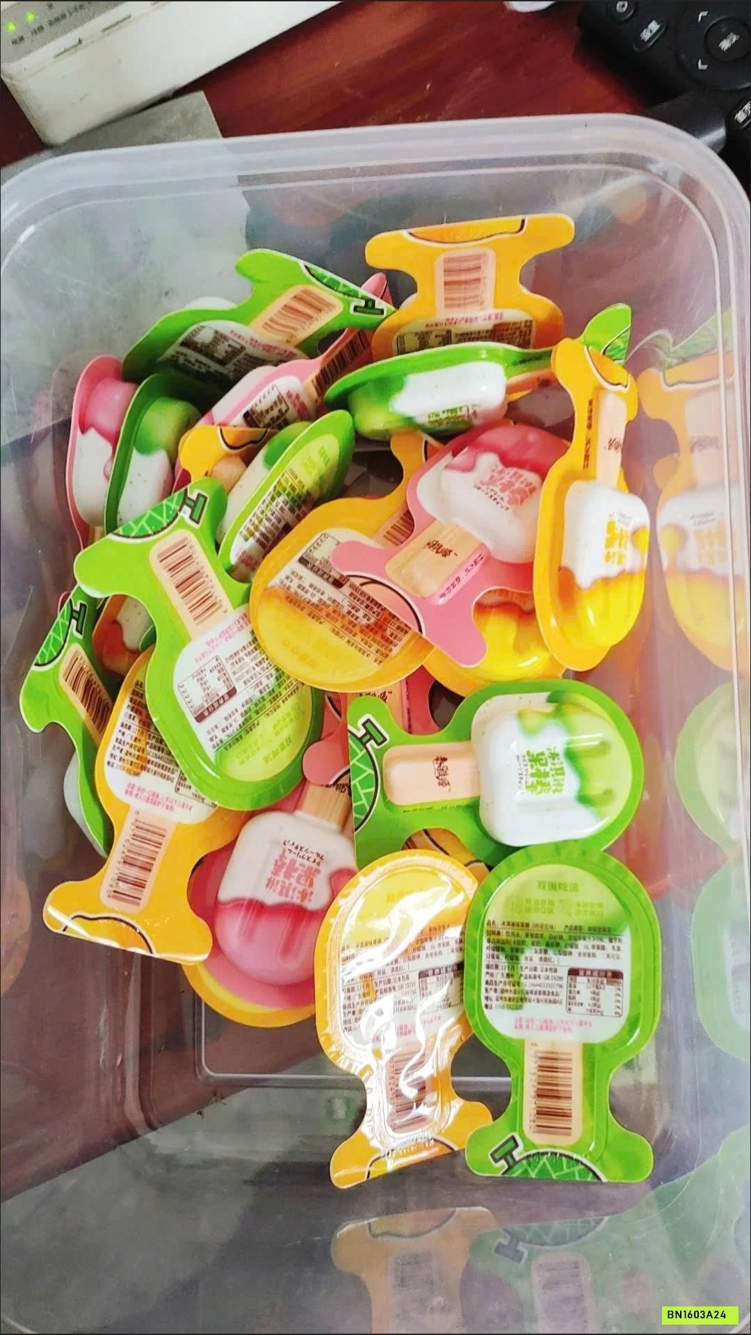 HỘP 60C KẸO THẠCH QUE KEM, CHÂN MÈO