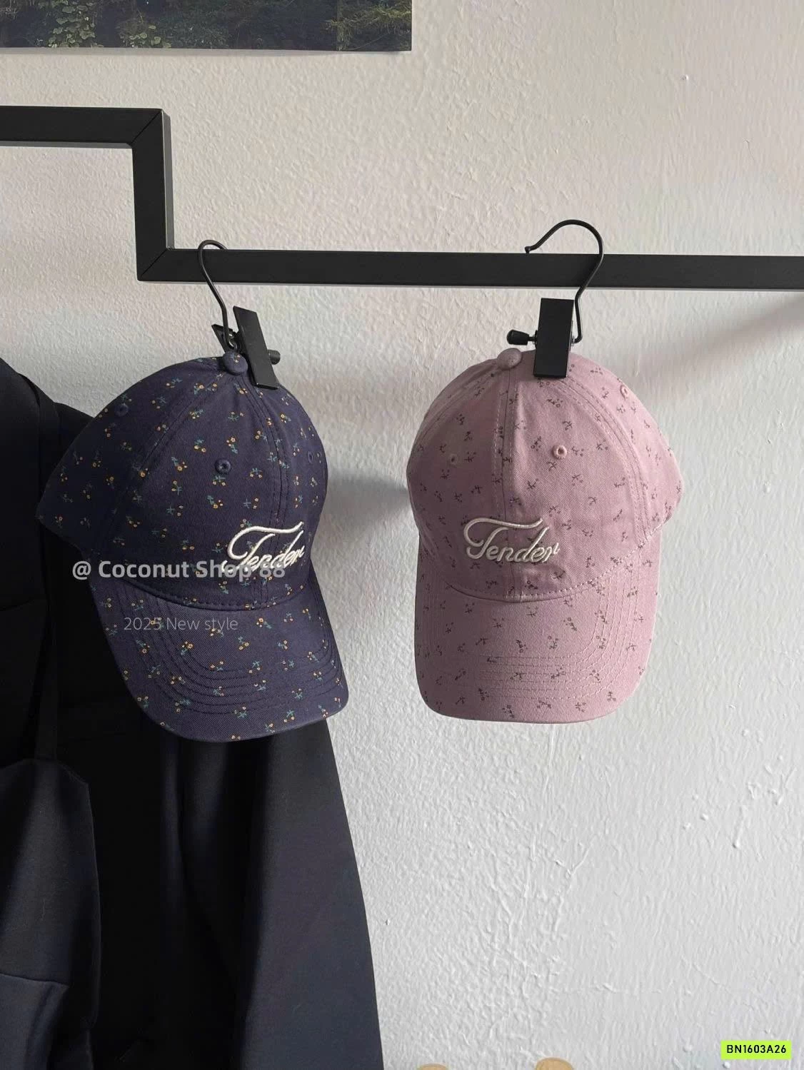 MŨ LƯỠI CHAI THÊU CHỮ HỌA TIẾT HOA NHÍ