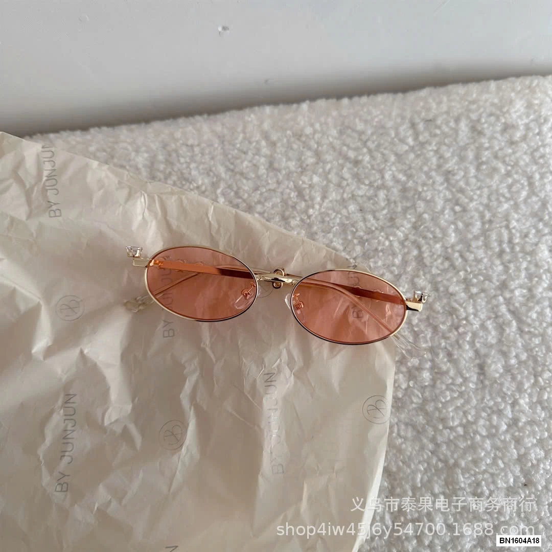 KÍNH THỜI TRANG GỌNG GẮN ĐÁ