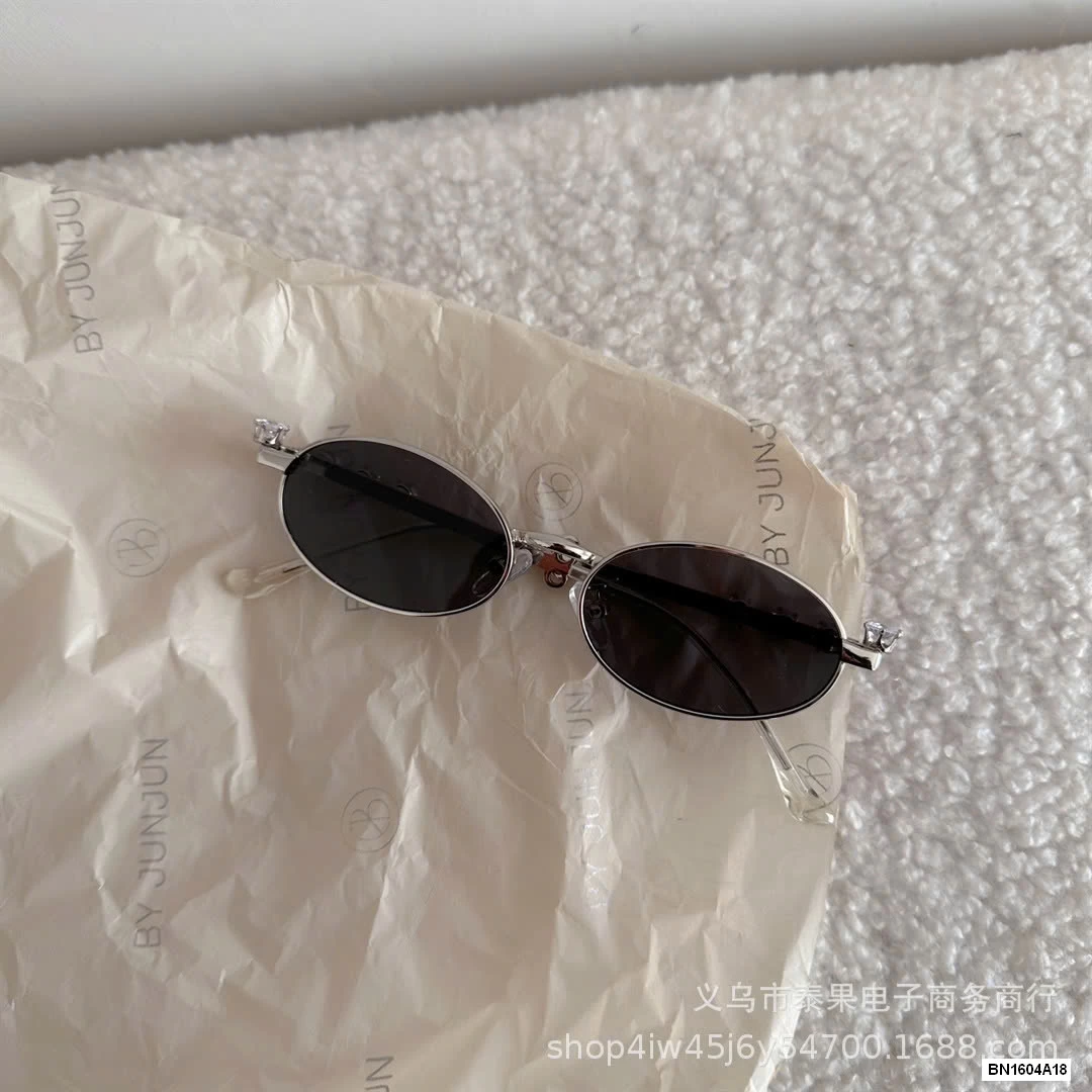 KÍNH THỜI TRANG GỌNG GẮN ĐÁ