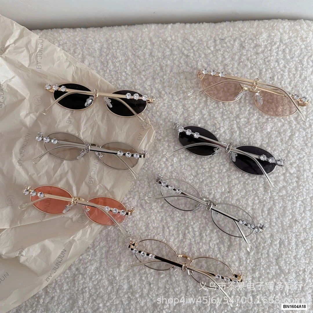 KÍNH THỜI TRANG GỌNG GẮN ĐÁ