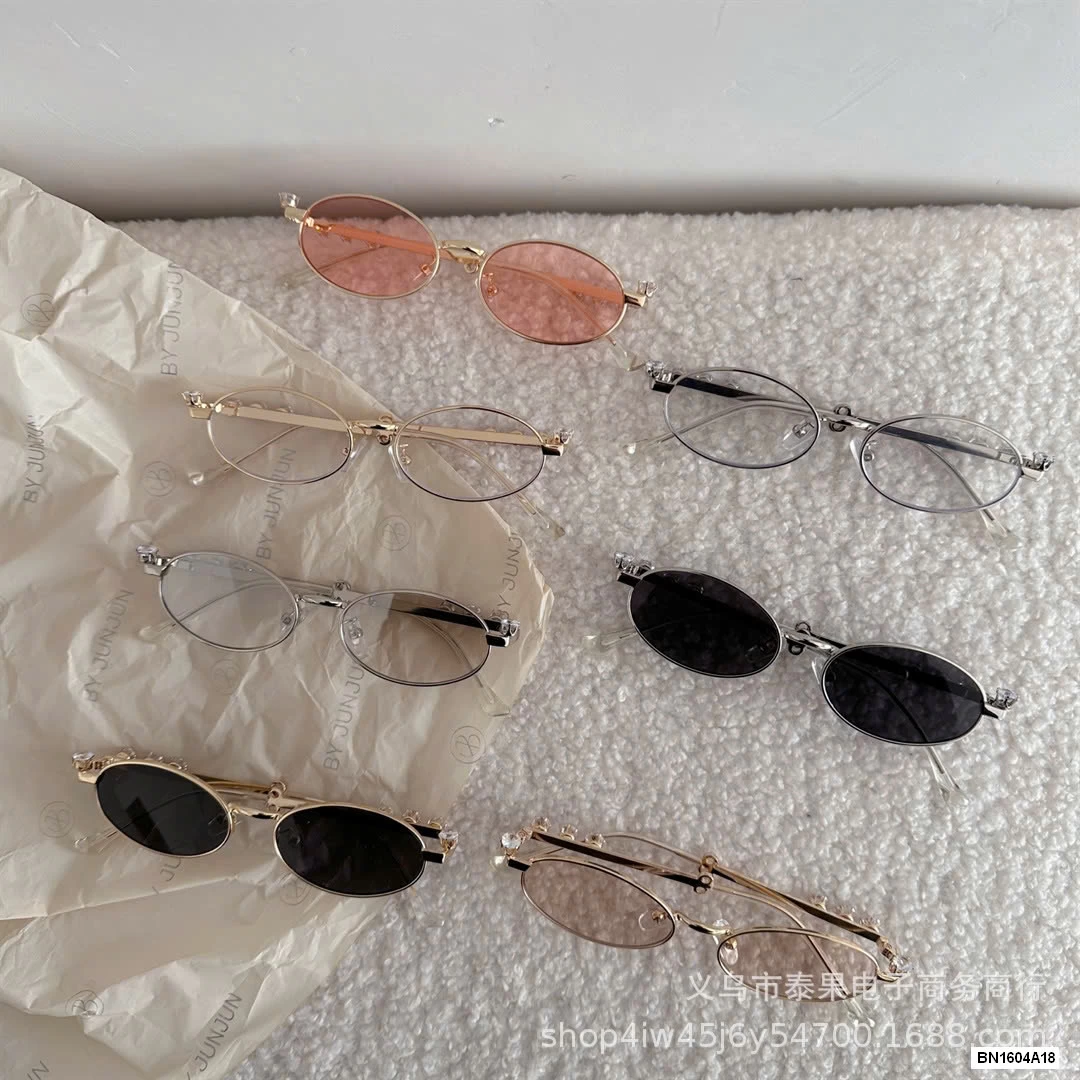 KÍNH THỜI TRANG GỌNG GẮN ĐÁ