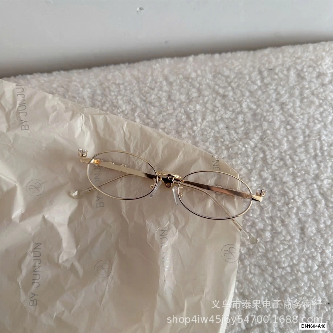 KÍNH THỜI TRANG GỌNG GẮN ĐÁ