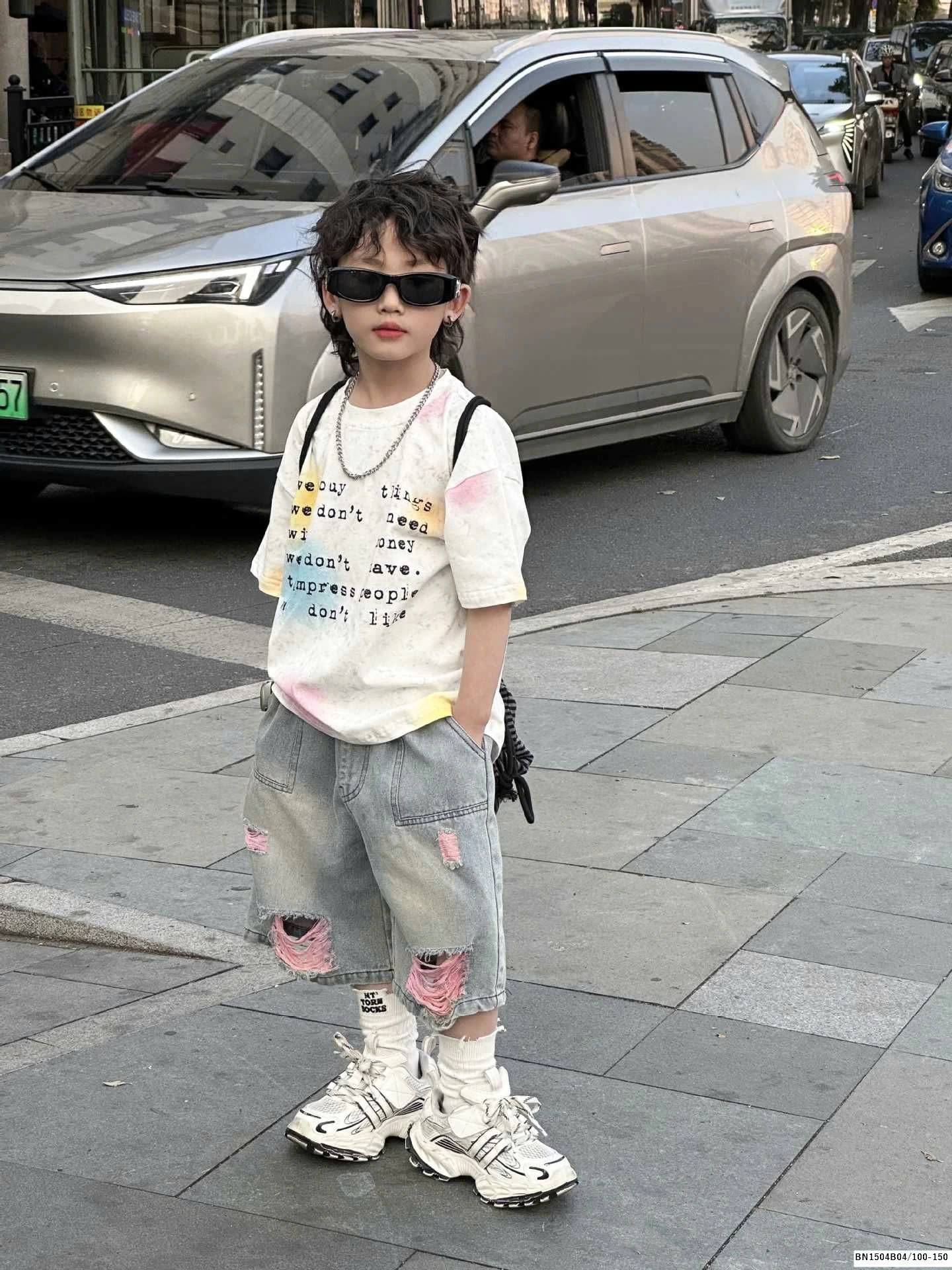 SÉT ÁO CHỮ SƠN MÀU MIX QUẦN JEAN RÁCH CHỈ HỒNG