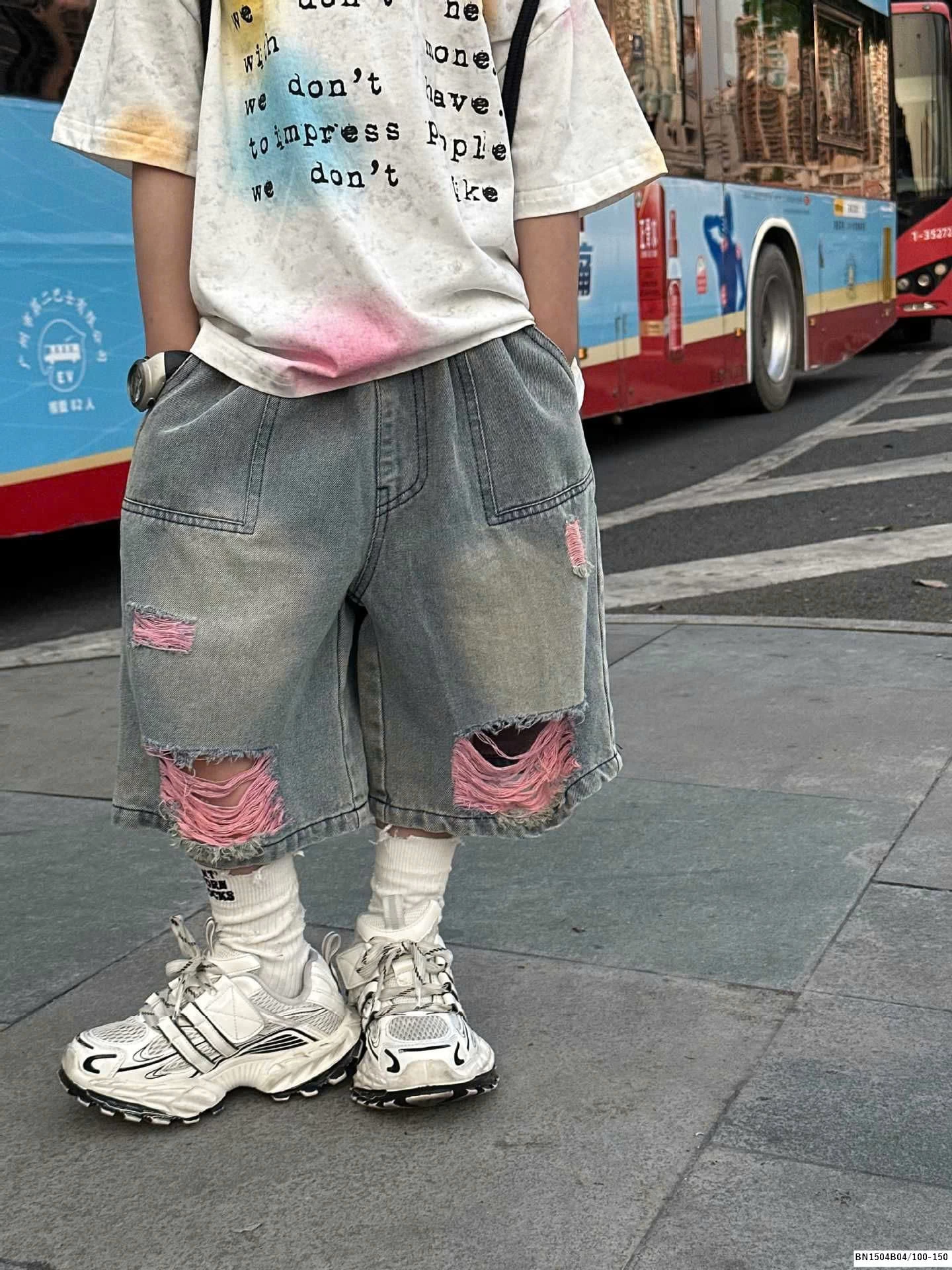 SÉT ÁO CHỮ SƠN MÀU MIX QUẦN JEAN RÁCH CHỈ HỒNG