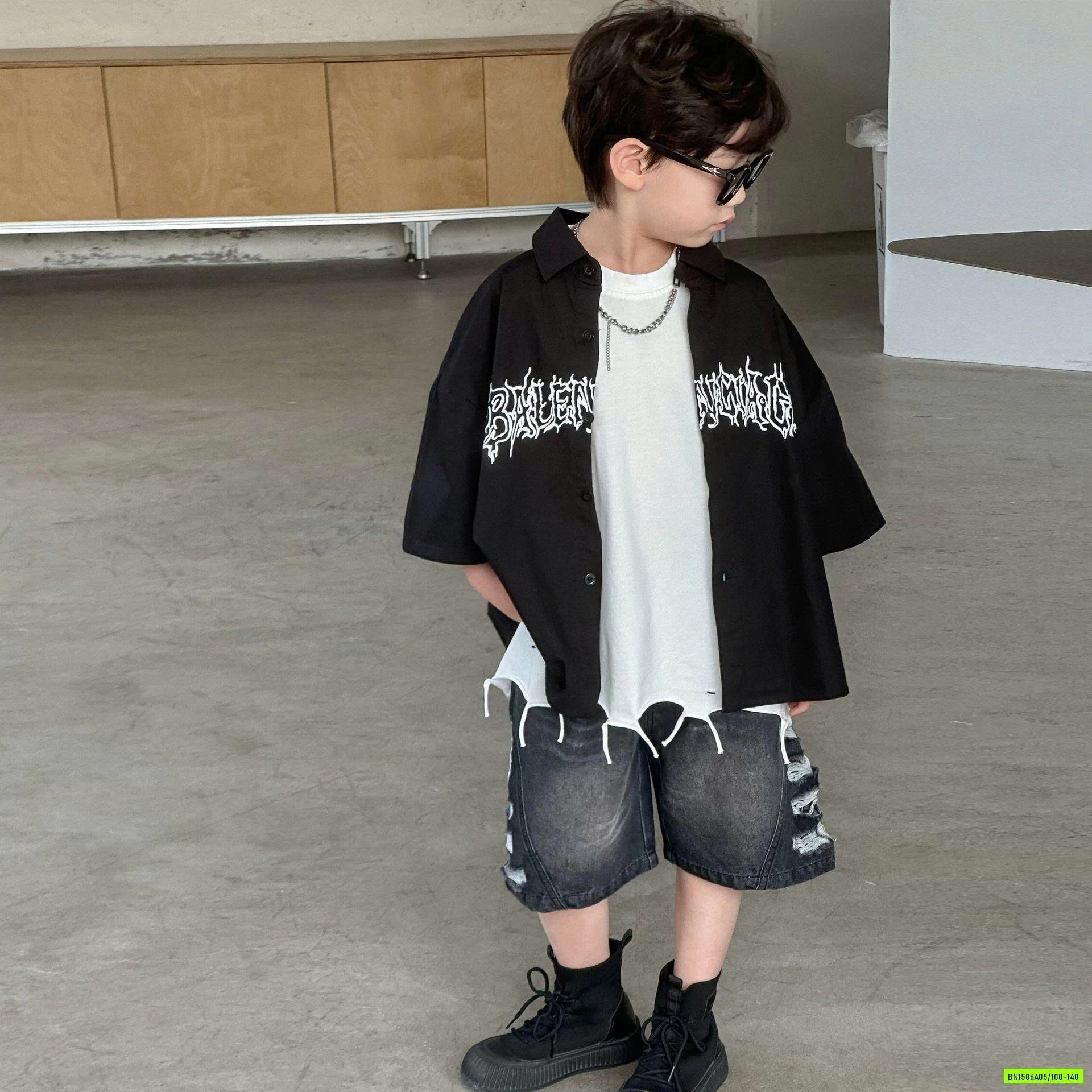 SƠ MI ĐEN MIX SHORT JEANS RÁCH