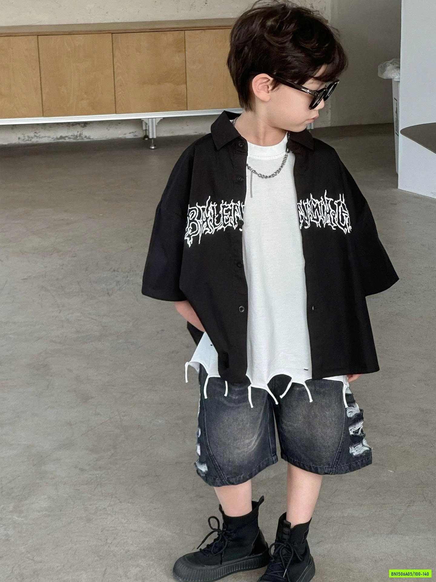 SƠ MI ĐEN MIX SHORT JEANS RÁCH