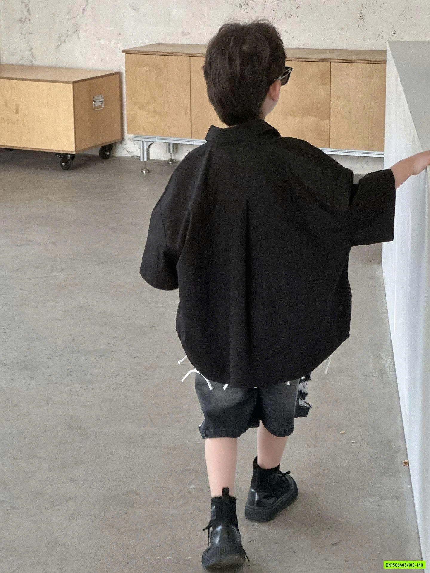 SƠ MI ĐEN MIX SHORT JEANS RÁCH