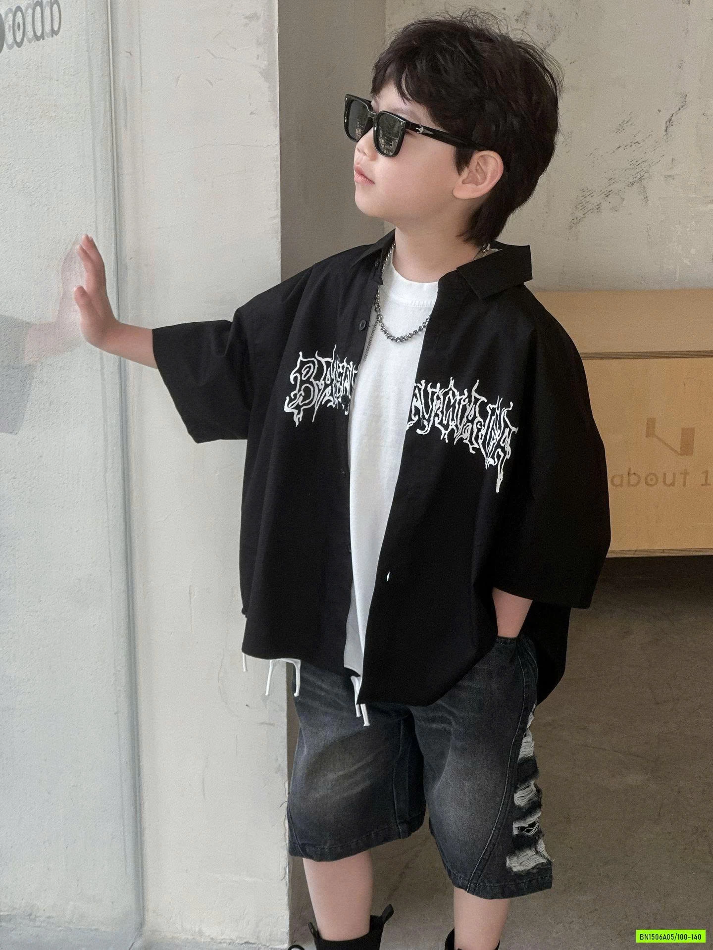 SƠ MI ĐEN MIX SHORT JEANS RÁCH