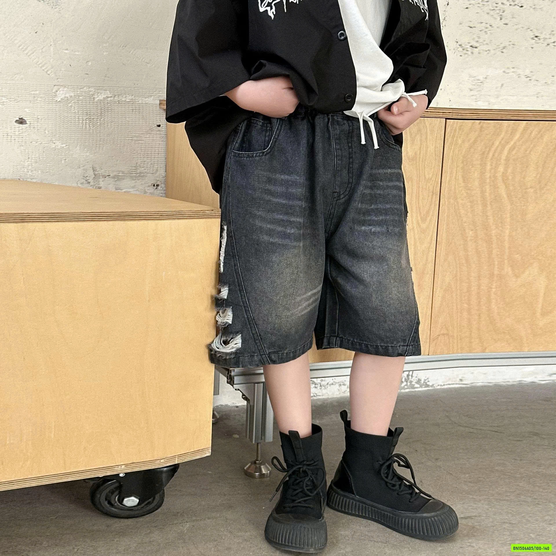 SƠ MI ĐEN MIX SHORT JEANS RÁCH