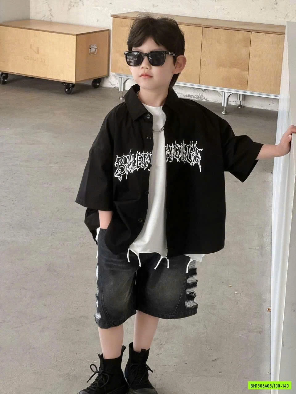 SƠ MI ĐEN MIX SHORT JEANS RÁCH