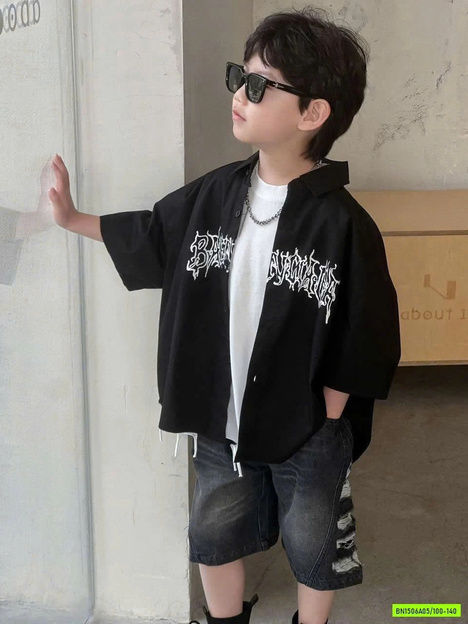 SƠ MI ĐEN MIX SHORT JEANS RÁCH