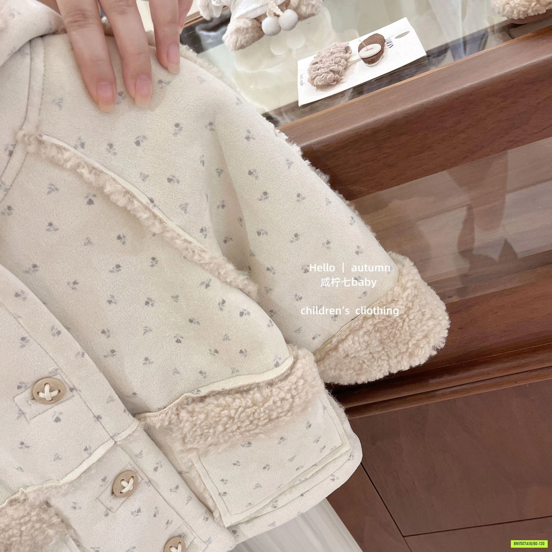 KHOÁC DA LỘN LÓT LÔNG CỪU SALE